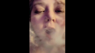 Rauchen, während man gefickt wird POV