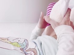 おしっこをたくさんお漏らししたおむつでオナニー