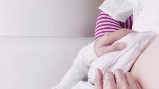 Masturbieren mit Windeln, die viel pinkelten