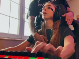 Fucking and cumming on a GAMER girl screenshot number 0