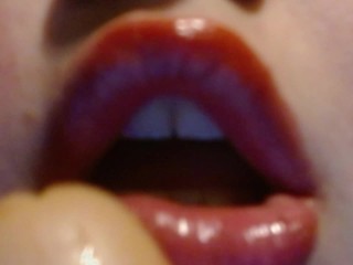 Hoer Slopen Red Lippenstift Op Toy Smeren Orale Plagen