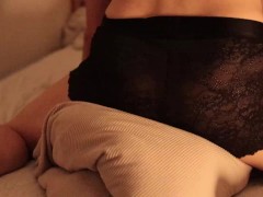 エッチなレースの下着を履いてオカズにされているのを妄想しながら腰振り擦り付けオナニーする日本人男性 - Screenshot 11 of 16 - 日本人 オナニー