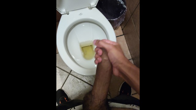 公共の場での自慰行為 #1: SHOPPING ELDORADOトイレ - Pornhub Gay