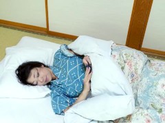 温泉旅館の布団でイチャイチャしたいな - Screenshot 5 of 16 - 熟女