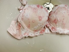 Pissing to a pink bra with a cute design.
