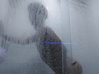 a sexy dance while I take a shower to go to the street to fuck with the boys