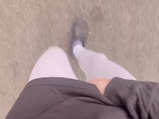 トイレに鍵が掛かっててお漏らし public sissy skinny pants.