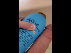Monster cock Cockzilla 1v1 against XL Shampoo bottle 