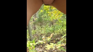 CAUGHT YIKES - 试图在森林里从我的阴户里撒尿