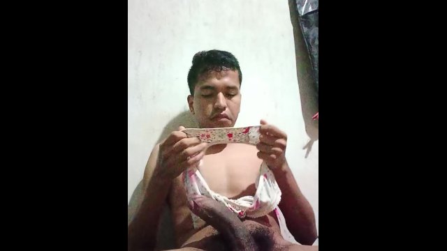 Jalada sin censura con el calzón de mi cuñada