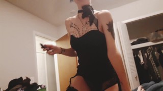 Sexy Trans Femboy sorprende a su amante con lencería bajo su uniforme y una mamada