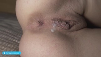 Сладкая милашка кончает фаллоимитатором. Она обожает!