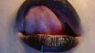 Schwarzer Lippenstift extrem necken mit Gleitmittel