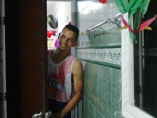 1 PARTE: le enseño a mi hermanastros a coger en el baño