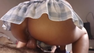 我的小裙子在我的大屁股上摇晃，阴户对坚硬的鸡巴的影响，我喜欢跳跃