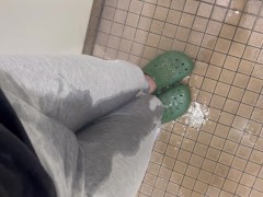 トイレに間に合わずに大量の着衣お漏らし - Screenshot 10 of 16 - Wet