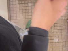 トイレに間に合わずに大量の着衣お漏らし - Screenshot 11 of 16 - Abdl
