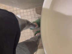 トイレに間に合わずに大量の着衣お漏らし - Screenshot 16 of 16 - Abdl