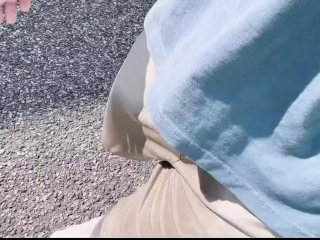 歩きながら大量におしっこお漏らししちゃいました