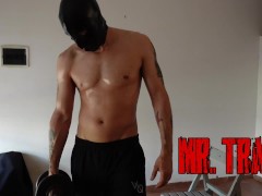 Muscular daddy worship while training at home jumping rope and using dumbbells for his bicep workout