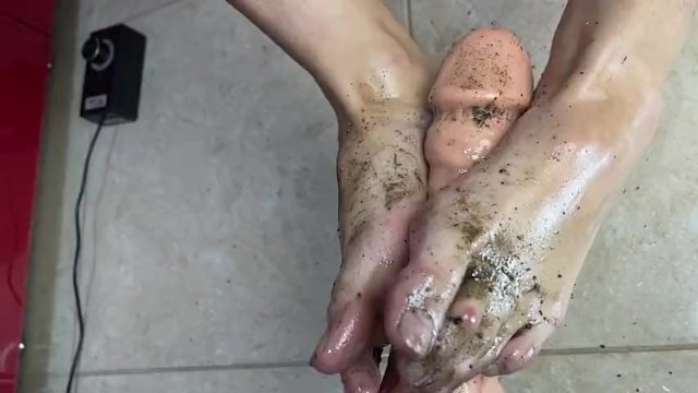 Грязные НогиДрочить С Большим Фаллоимитатором