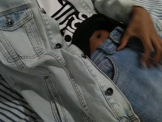 Acabei de chegar da faculdade e fui direto gozar