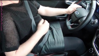 Sexy Frivol im Auto 1 ** Crossdresser **