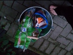 Barfuß zum Müllplatz