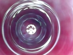 【閲覧注意】内視鏡で尿道オナニー。挿入中に潮吹きして、抜いた瞬間に水が吹き出す様子です。Urethral masturbation with an endoscope.
