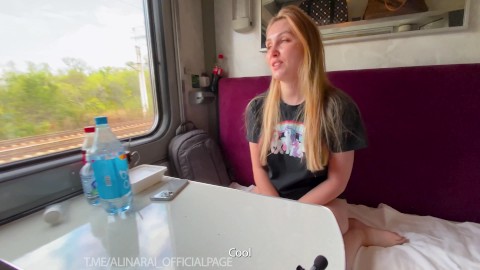 - Haar man is nu een cuckold. Pikte een getrouwde schoonheid op en neukte haar direct in de trein