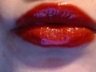 Rote Lippen Der Hure Auf Ein Papiertuch Tupfen (sollte Dein Schwanz Sein)