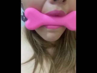 Preciusrouss49 masturbandose en el baño de la oficina 