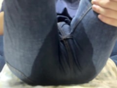 大学生、男の娘がおしっこ我慢でジーンズにお漏らし - Screenshot 14 of 16 - Japanese