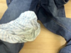 大学生、男の娘がおしっこ我慢でジーンズにお漏らし - Screenshot 16 of 16 - Crossdresser