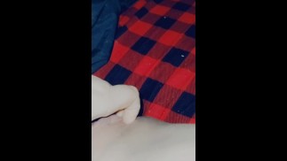 玩弄我湿漉漉的阴户