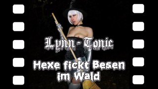 Hexe fickt Besen im Wald