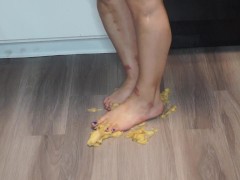 Feet Smashing Fruit Salad - Screenshot 2 of 16 - Foot