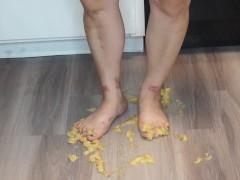 Feet Smashing Fruit Salad - Screenshot 3 of 16 - Stepping