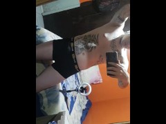 Sensualizando em frente ao espelho 