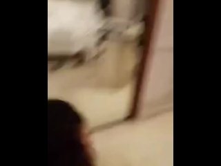 Vicky y Daniel en un hotel