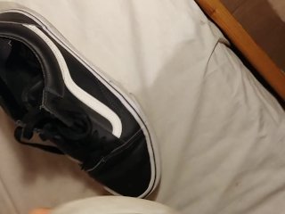 Large cumload after fucking her beautiful Vans