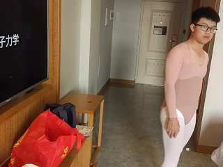 穿连体服配白丝袜