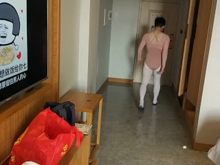 穿连体服配白丝袜