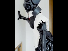 【latex】ガスマスクを着けたメイドコスプレ【個人撮影】 - Screenshot 1 of 16 - Gasmask