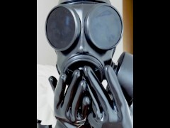 【latex】ガスマスクを着けたメイドコスプレ【個人撮影】 - Screenshot 15 of 16 - Latex Maid