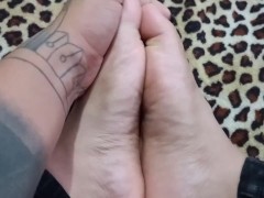 I love that you kiss and suck my feet