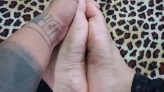 I love that you kiss and suck my feet