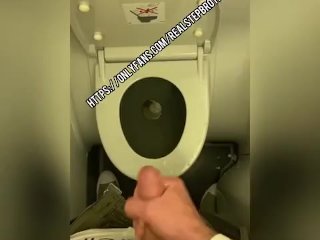 Baño De Avión Masturbándose