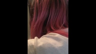 Pink Haar Petite IG MODEL slikt cumshot