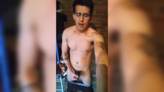 Jovencito se saca la leche de tu verga gruesa y deliciosa 